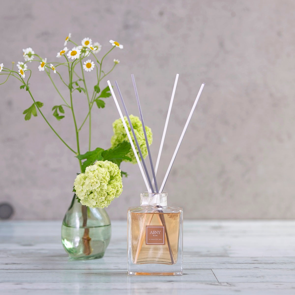 Esta  AENY reed diffuser